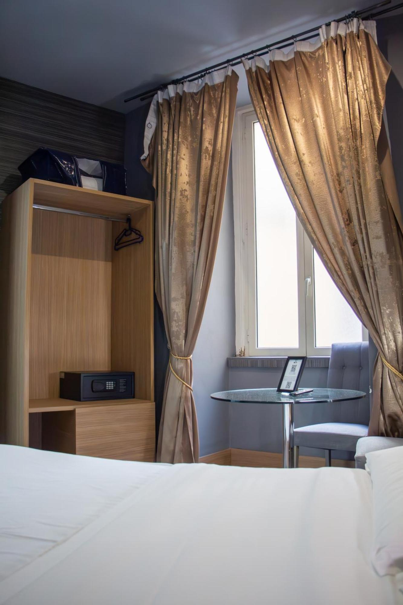 Beb Umberto I Napoli Hotel Luaran gambar
