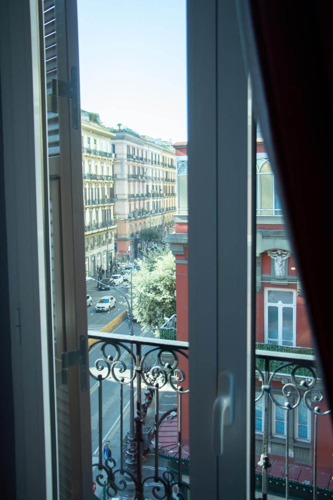 Beb Umberto I Napoli Hotel Luaran gambar
