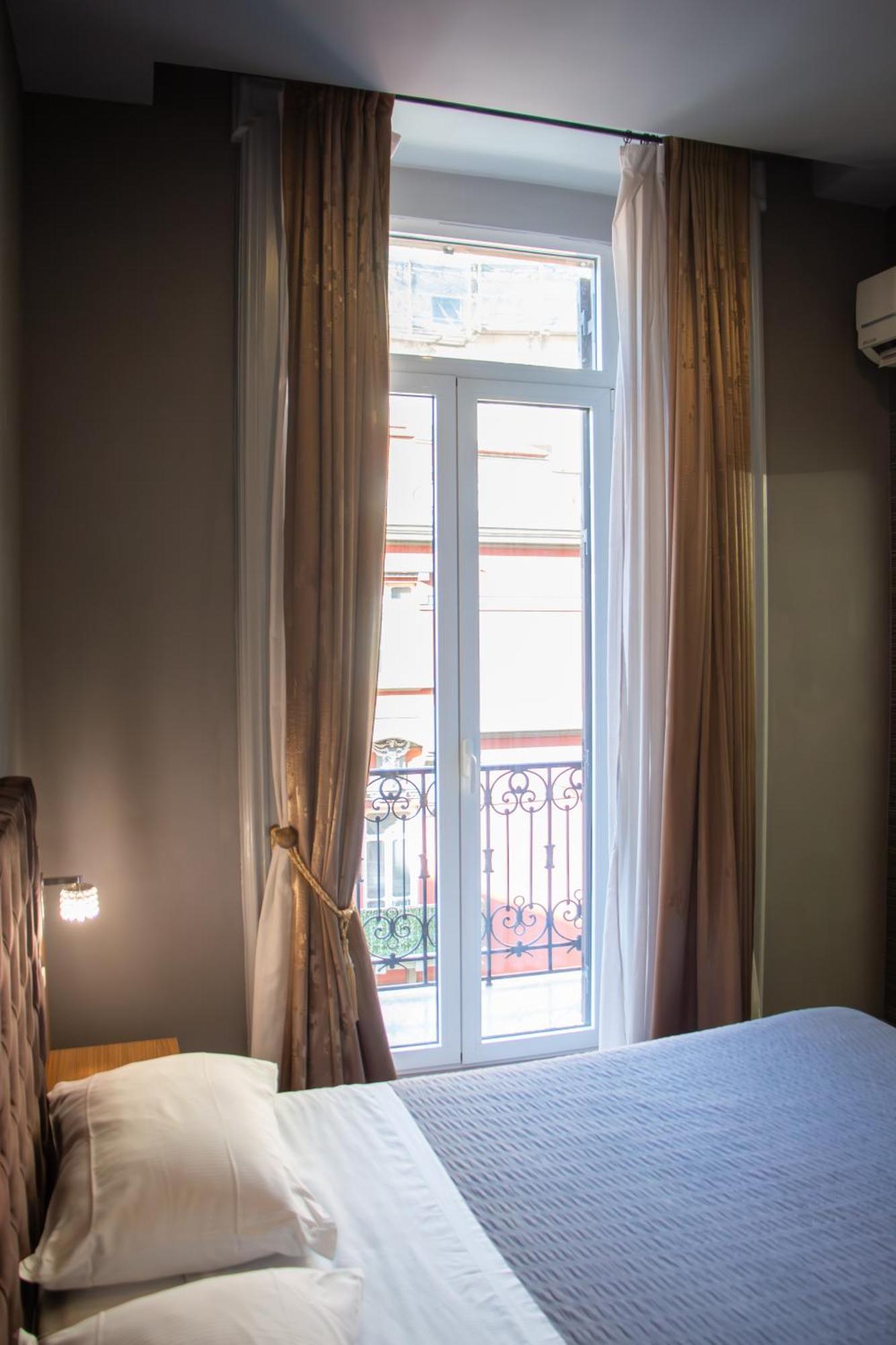 Beb Umberto I Napoli Hotel Luaran gambar